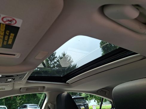 Used 2020 Lexus ES 300h w/ Premium Package FWD image 15