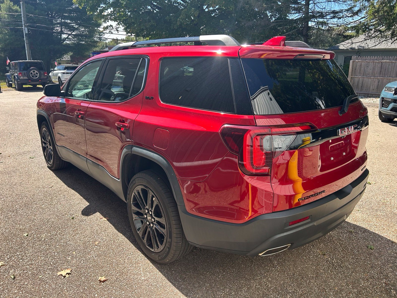 Used 2023 GMC Acadia SLT w/ Elevation Edition AWD/4WD image 9