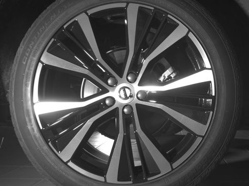 Certified 2024 Volvo XC60 B5 Plus w/ Protection Package Premier AWD/4WD image 27