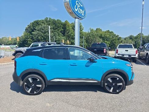 Used 2025 Nissan Kicks SR FWD image 2