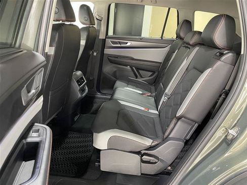 Used 2024 Volkswagen Atlas Peak Edition SEL AWD/4WD image 31