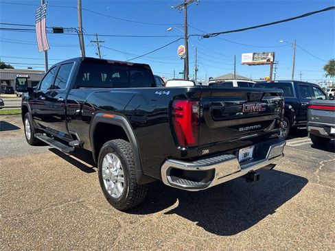 Used 2024 GMC Sierra 3500 SLT w/ SLT Premium Package image 9