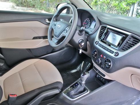 Used 2022 Hyundai Accent SE w/ Cargo Package image 14