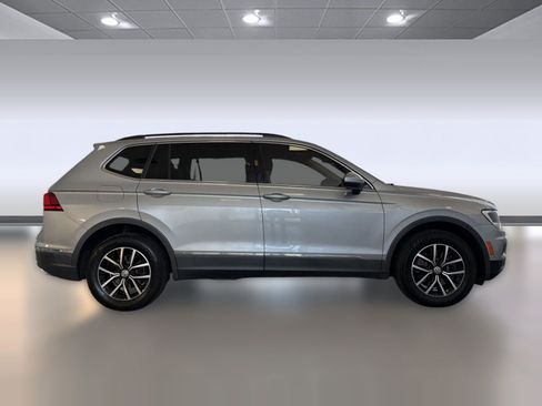 Used 2021 Volkswagen Tiguan SE w/ Panoramic Sunroof Package FWD image 8