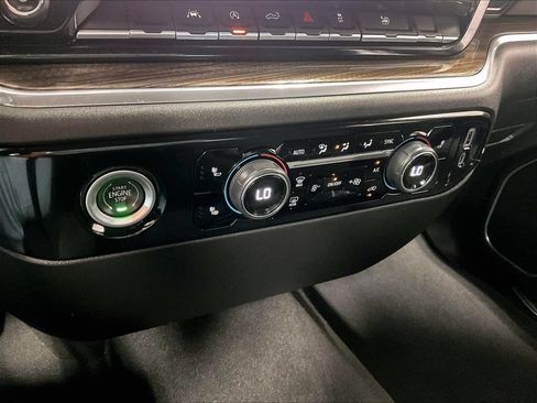 Used 2023 Chevrolet Silverado 1500 LT AWD/4WD image 25