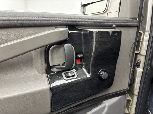 Used 2023 Chevrolet Express 2500 Extended RWD image 16