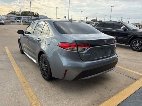 Used 2020 Toyota Corolla LE image 3