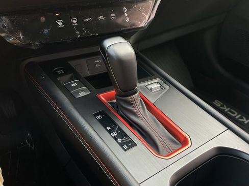Certified 2025 Nissan Kicks SR image 17