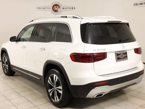 Used 2025 Mercedes-Benz GLB 250 4MATIC image 4