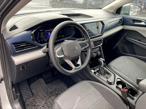 Used 2024 Volkswagen Taos SE w/ Panoramic Sunroof Package AWD/4WD image 8