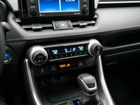Used 2022 Toyota RAV4 XLE Premium AWD/4WD image 4