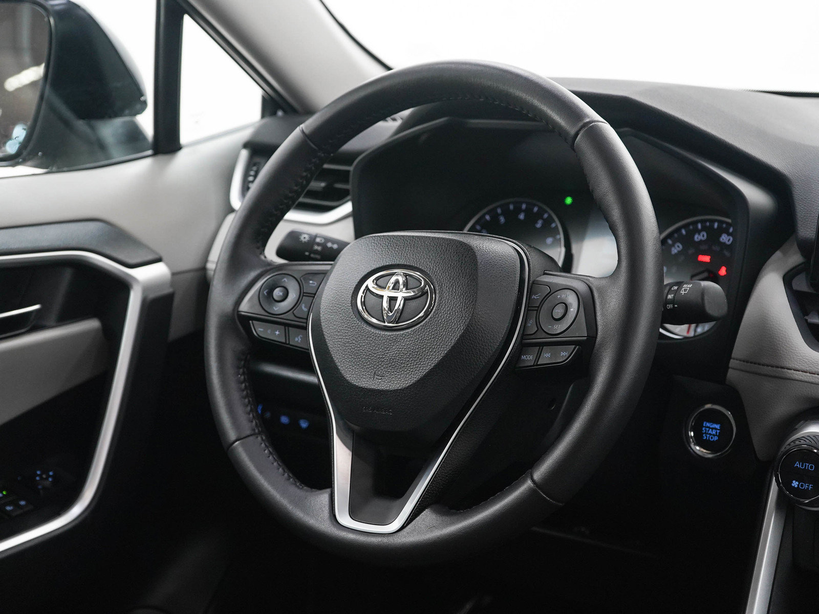 Used 2022 Toyota RAV4 XLE w/ Convenience Package AWD/4WD image 14