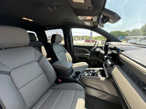 New 2025 Chevrolet Colorado ZR2 w/ Technology Package image 11