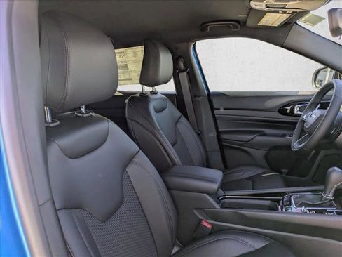 New 2026 Jeep Compass Latitude image 14