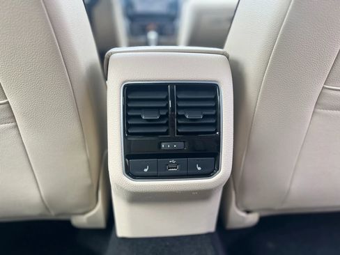 Used 2017 Volkswagen Passat 1.8T SE image 36