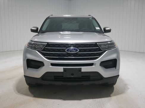 Certified 2023 Ford Explorer XLT image 2