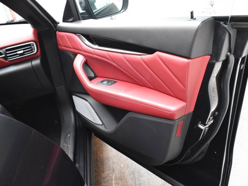 Used 2021 Maserati Levante S GranSport image 28