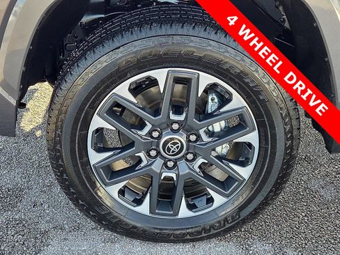 Used 2024 Toyota Tundra Limited image 7