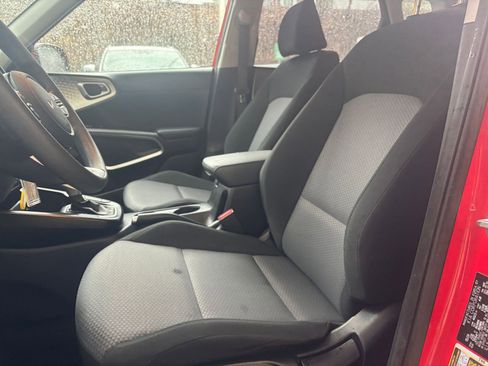 Used 2025 Kia Soul LX w/ LX Technology Package image 34