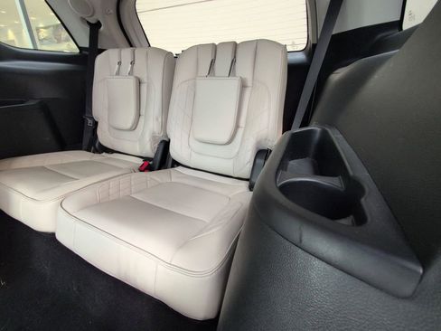 Used 2018 Ford Explorer Platinum image 19