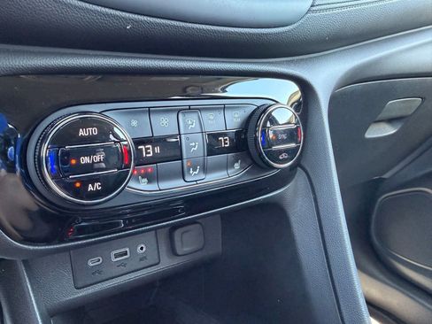 Used 2022 Buick Encore GX Select w/ Sport Touring Package FWD image 22