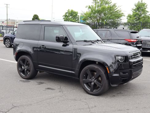 Used 2024 Land Rover Defender 90 X-Dynamic SE AWD/4WD image 14