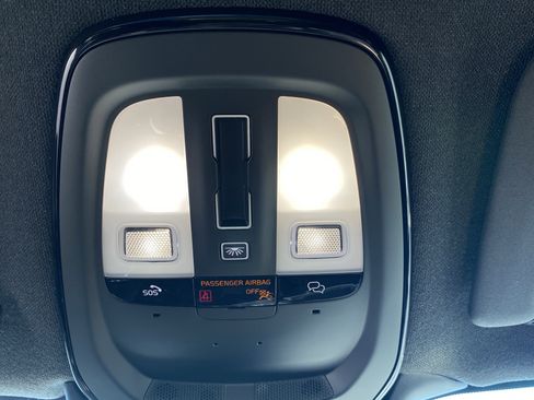 Used 2025 Volvo XC40 B5 Plus image 69