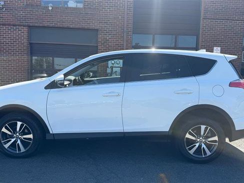 Used 2018 Toyota RAV4 XLE image 19