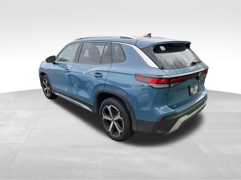 Used 2025 Volkswagen Tiguan SE image 6