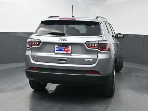 Used 2018 Jeep Compass Latitude w/ Safe & Security Group image 38