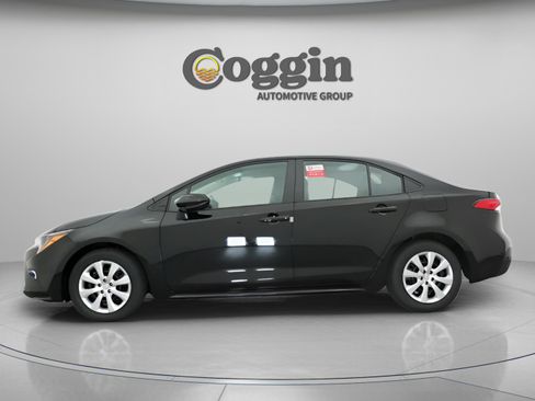 Used 2025 Toyota Corolla LE image 5