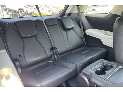 Used 2022 Kia Carnival LX FWD image 18