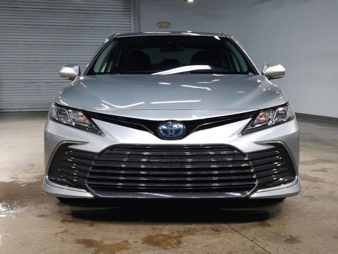 Used 2021 Toyota Camry LE image 2