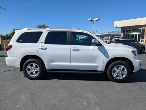 Used 2018 Toyota Sequoia SR5 w/ Carpet Cargo Mat Package AWD/4WD image 6