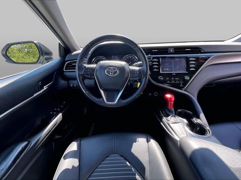 Used 2020 Toyota Camry SE FWD image 5