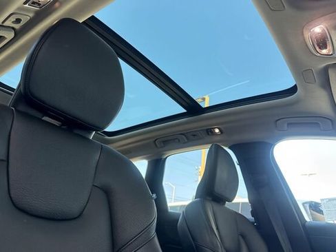 Used 2019 Volvo XC60 T8 Momentum w/ Premium Package AWD/4WD image 17