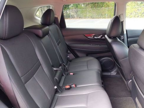 Used 2017 Nissan Rogue SL w/ SL Premium Package image 35