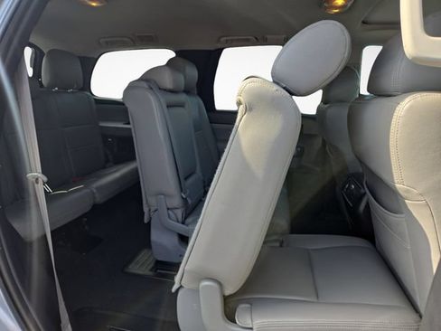Used 2019 Toyota Sequoia SR5 AWD/4WD image 32