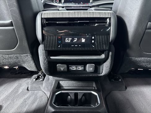 Used 2022 Jeep Wagoneer Series III w/ Premium Group I AWD/4WD image 27
