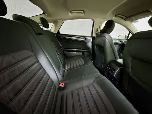 Used 2017 Ford Fusion SE FWD image 26