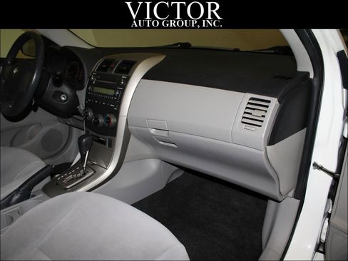 Used 2011 Toyota Corolla LE image 30