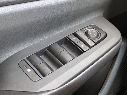 Used 2024 Toyota Prius LE FWD image 21