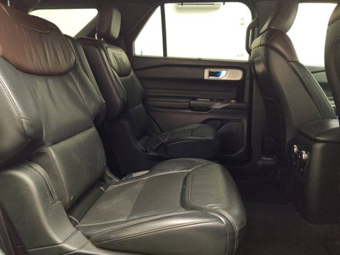Used 2020 Ford Explorer Platinum w/ Premium Technology Package AWD/4WD image 19