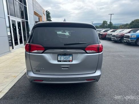 Certified 2018 Chrysler Pacifica Touring w/ Security Group FWD image 5