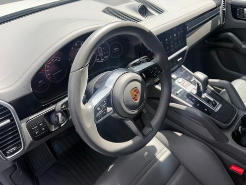 Certified 2023 Porsche Cayenne Platinum Edition AWD/4WD image 4