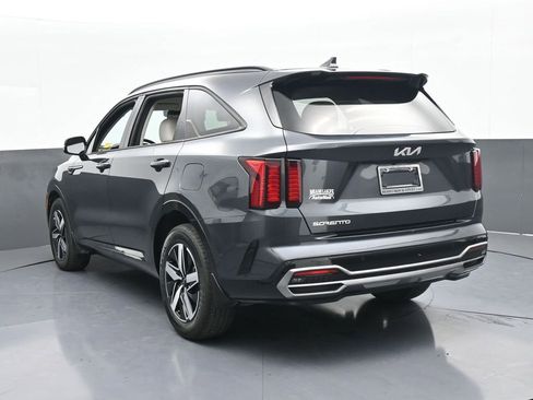 Used 2023 Kia Sorento S image 4
