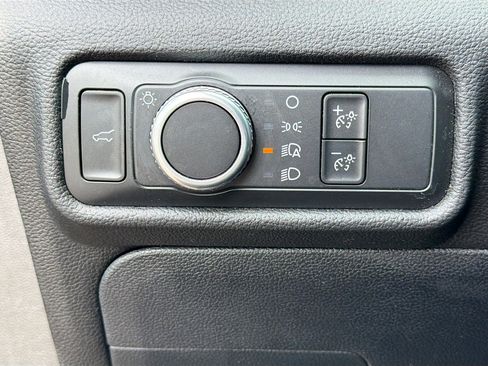 Used 2021 Ford Explorer XLT RWD image 32