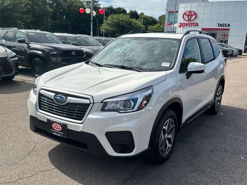 Used 2020 Subaru Forester Premium AWD/4WD image 3