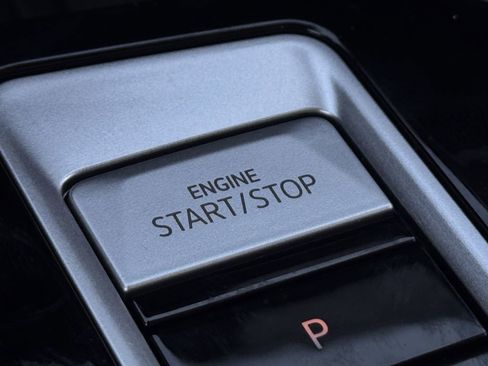 Used 2025 Volkswagen Atlas SEL Premium R-Line image 22