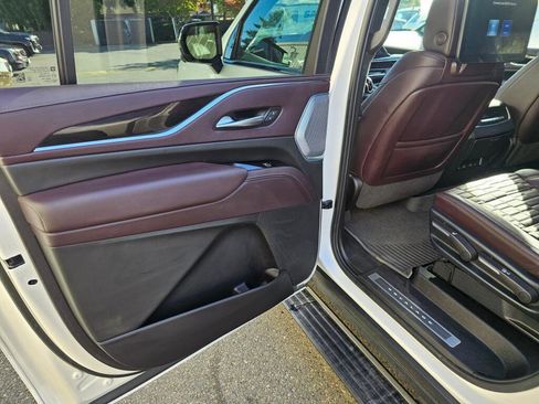 Certified 2023 Cadillac Escalade ESV Sport Platinum w/ LPO, ONYX Package image 18